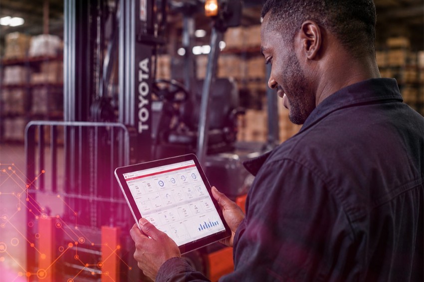 Warehousing: Connected fleets promote safety & efficiency